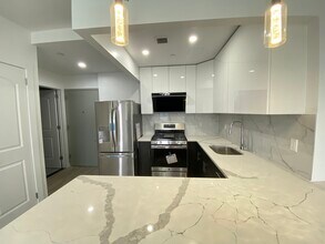 7065 Queens Blvd, Unit 9G in Woodside, NY - Building Photo - Building Photo