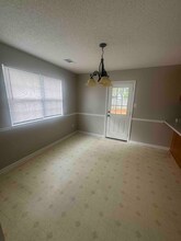 210 Chadwyck Cir in Bonaire, GA - Foto de edificio - Building Photo