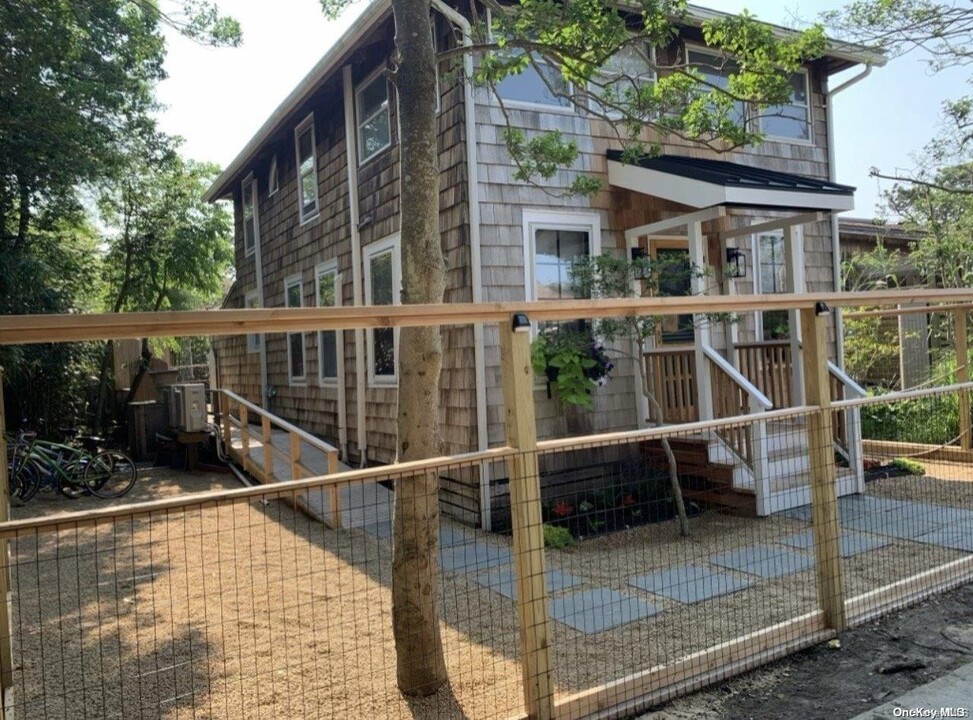 682 Ocean Breeze in Islip, NY - Building Photo