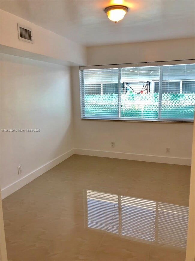 8227 Crespi Blvd in Miami Beach, FL - Building Photo - Building Photo