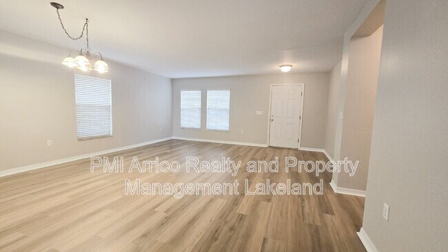 6955 Lake Eaglebrooke Dr in Lakeland, FL - Building Photo - Building Photo