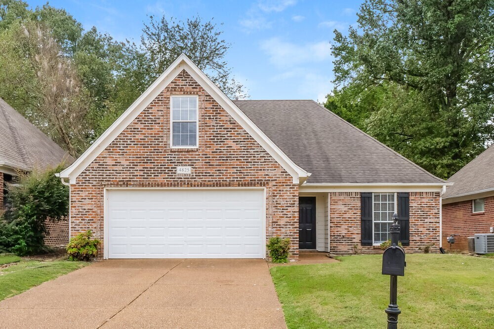 4825 Graham Lake Dr in Olive Branch, MS - Building Photo