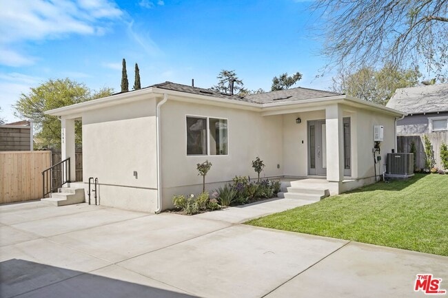property at 1561 E Elizabeth St