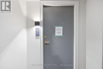 2 Manderley Dr in Toronto, ON - Building Photo - Building Photo