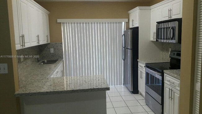 7040 NW 173rd Dr in Hialeah, FL - Building Photo - Building Photo
