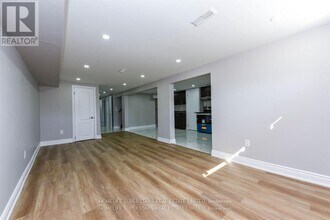 76 Flowertown Ave in Brampton, ON - Building Photo - Building Photo