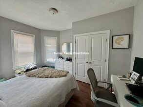 38 Crescent Ave, Unit 1 in Boston, MA - Foto de edificio - Building Photo