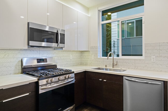 2614 SW Nevada St in Seattle, WA - Building Photo - Building Photo