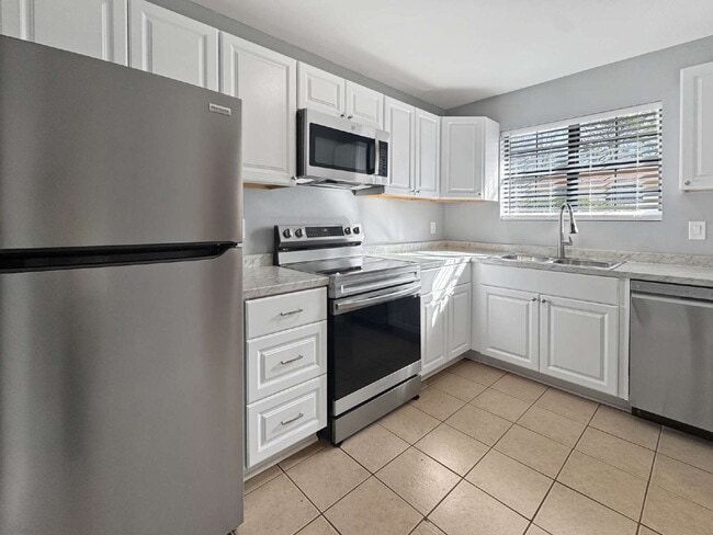 2498 Hidden Cove Ct in Gainesville, GA - Building Photo - Building Photo