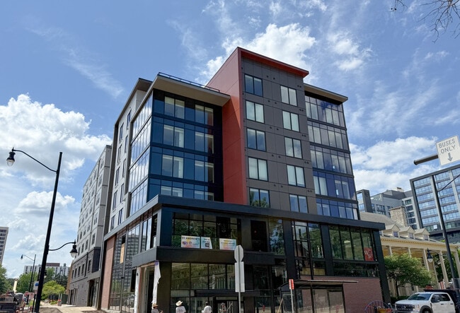 608 E Chalmers