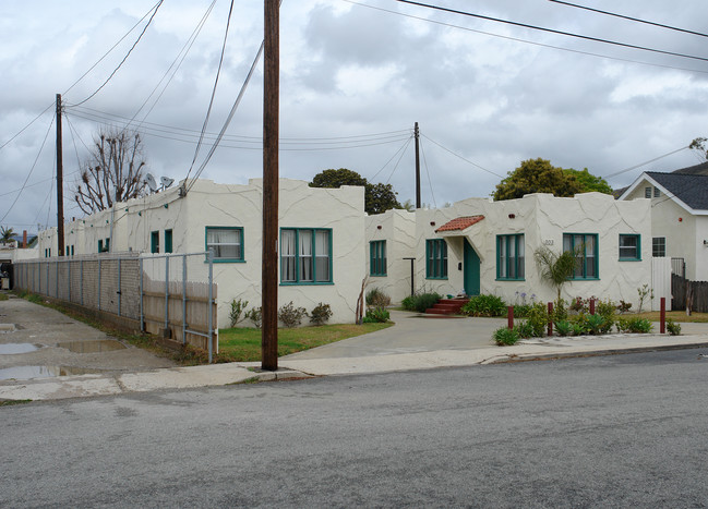 303 W Harrison Ave in Ventura, CA - Foto de edificio - Building Photo