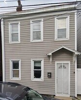 2511 Larkins Wy in Pittsburgh, PA - Building Photo