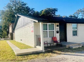 309 E Mitchell St in Arlington, TX - Building Photo