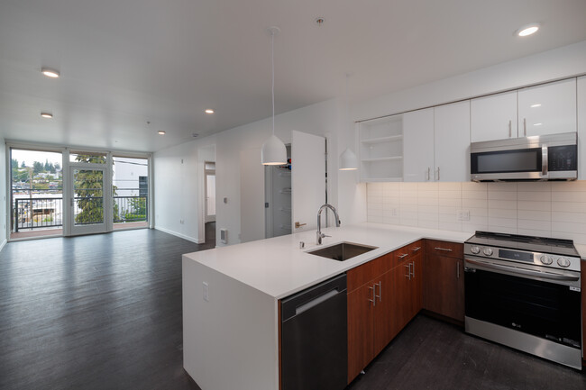 Flow Eastlake Apartments in Seattle, WA - Building Photo - Interior Photo