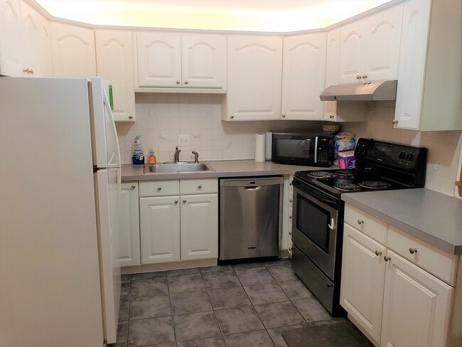 property at 33 Jacqueline Rd