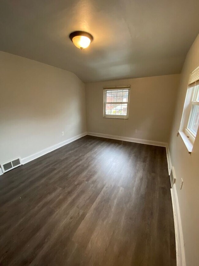 property at 828 Killarney Dr