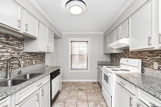 1701 Lobdell Ave in Baton Rouge, LA - Foto de edificio - Building Photo