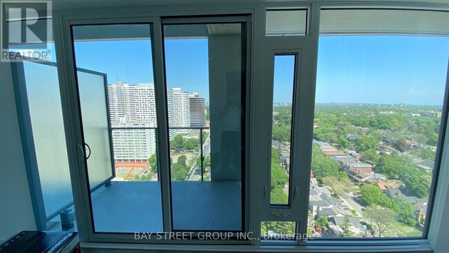 5-2305 Soudan Ave in Toronto, ON - Building Photo - Building Photo