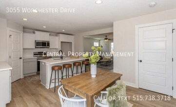 3055 Worchester Dr in Waukee, IA - Building Photo - Building Photo