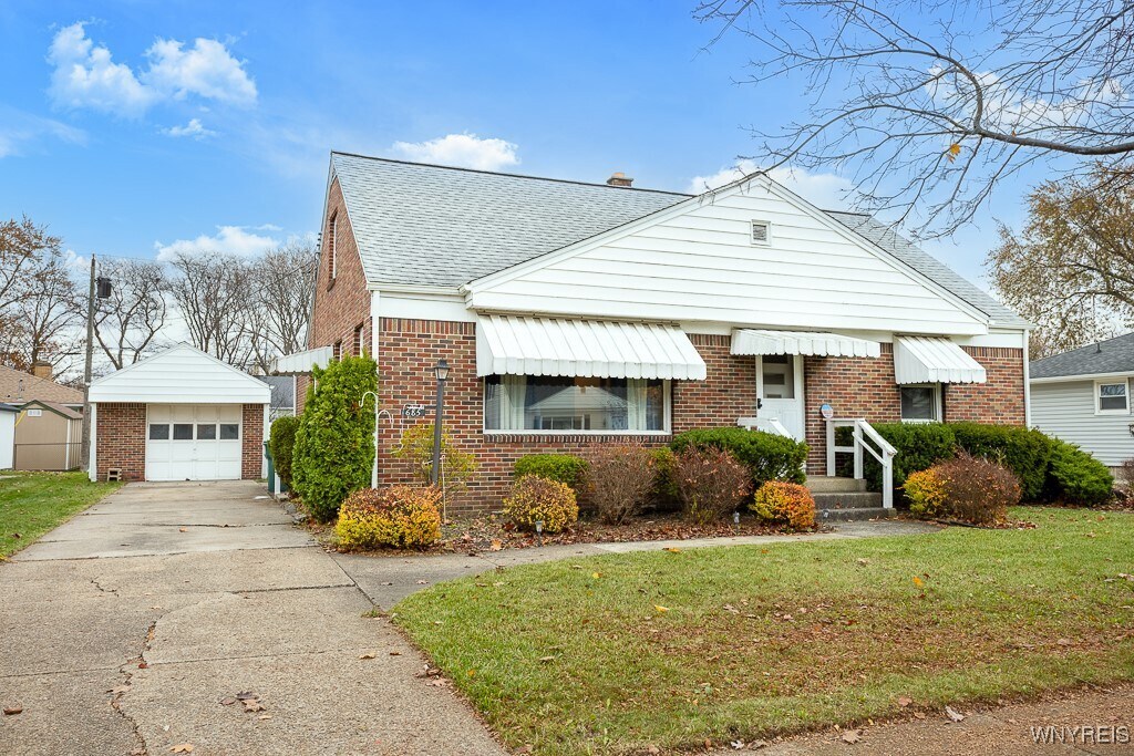 685 Barrally St in North Tonawanda, NY - Building Photo