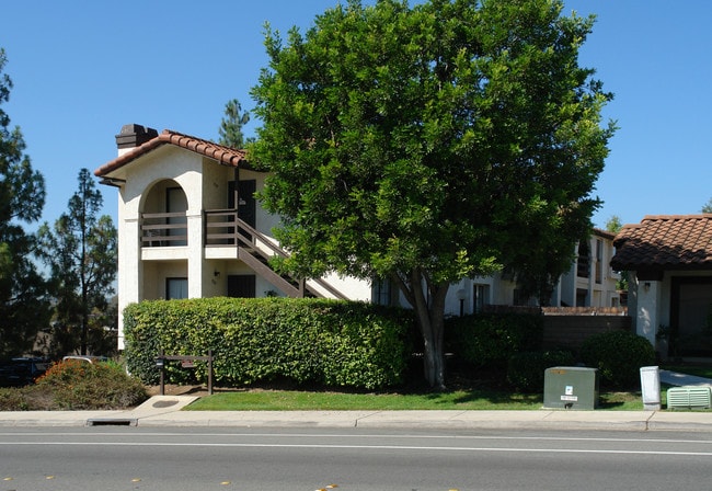 Olive Hills Condominiums in El Cajon, CA - Building Photo - Building Photo