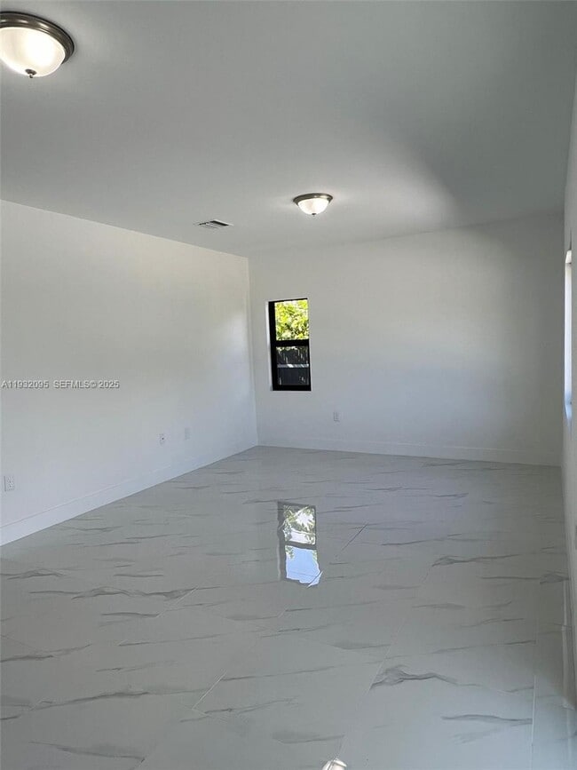 11982 SW 213th St in Miami, FL - Building Photo - Building Photo