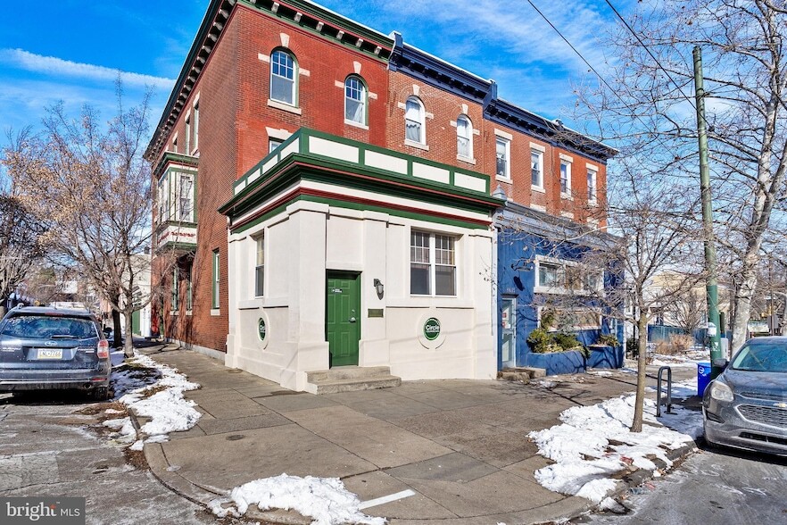 4611 Woodland Ave, Unit A508 in Philadelphia, PA - Building Photo