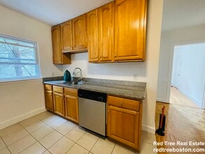 20 Shanley St, Unit 1 in Boston, MA - Foto de edificio - Building Photo