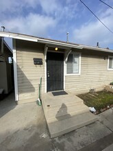1372 Gaviota Ave, Unit A in Long Beach, CA - Foto de edificio - Building Photo