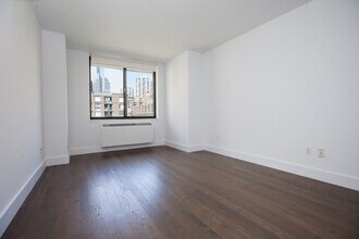 88 Battery Pl in New York, NY - Building Photo - Building Photo