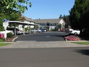 Parkmeadow Apartments in Keizer, OR - Building Photo - Building Photo