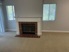 1048 Auburn Ln in Buffalo Grove, IL - Building Photo - Building Photo