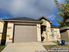 7015 Hallie Ridge in San Antonio, TX - Building Photo - Building Photo