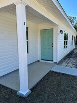 32 Constitution Ave in Defuniak Springs, FL - Building Photo