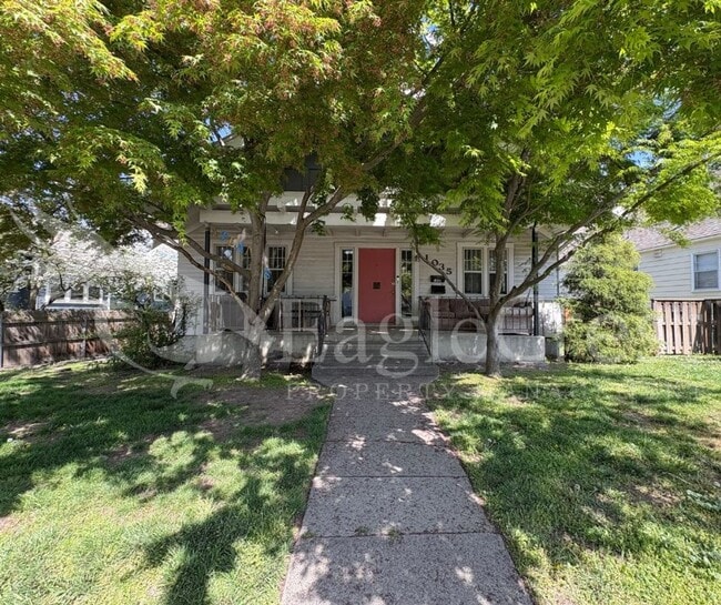 1035 E Isaacs Ave