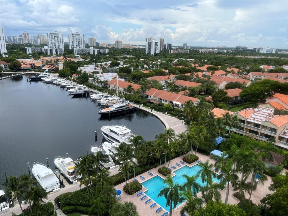 3610 Yacht Club Dr, Unit 1511 in Aventura, FL - Building Photo