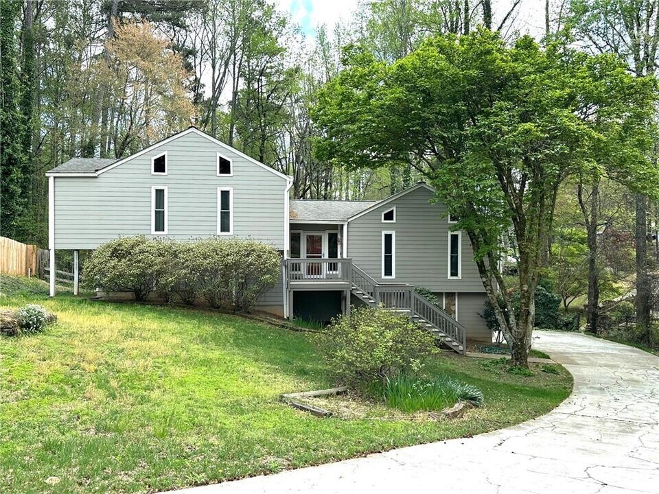 2018 Cain Ct in Marietta, GA - Building Photo