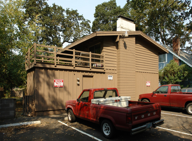 705-717 Stewart St NE in Salem, OR - Foto de edificio - Building Photo