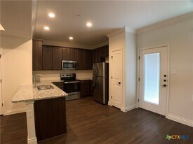 318 Untermaier St in New Braunfels, TX - Building Photo