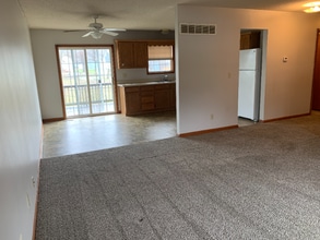 537 E Lacy St in Marshall, MO - Building Photo - Building Photo