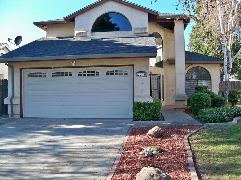 2205 Barnview Dr in Modesto, CA - Building Photo