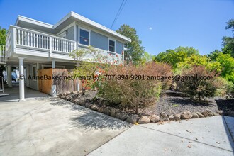 418 Carrillo St in Santa Rosa, CA - Building Photo - Building Photo