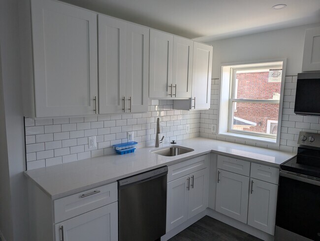 83 Nutt Rd, Unit 2 in Phoenixville, PA - Foto de edificio - Building Photo