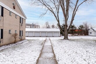 Surrey Park Apartments in Hudson, OH - Building Photo - Building Photo