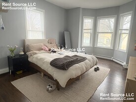 281 Cardinal Medeiros Ave in Cambridge, MA - Building Photo