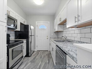 16 Windsor Rd in Medford, MA - Building Photo - Building Photo