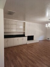 925 Crestwood Dr in Modesto, CA - Foto de edificio - Building Photo