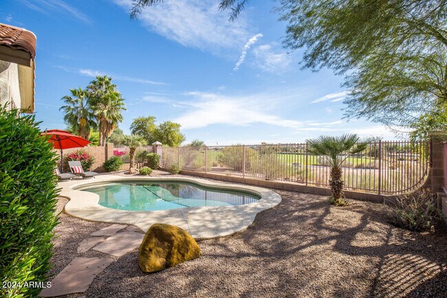 3725 E Meadowview Dr in Gilbert, AZ - Building Photo - Building Photo