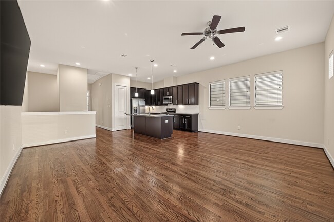 property at 3925 Tulane Oak Dr