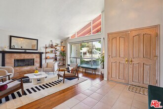 19730 Hatton St in Los Angeles, CA - Building Photo - Building Photo